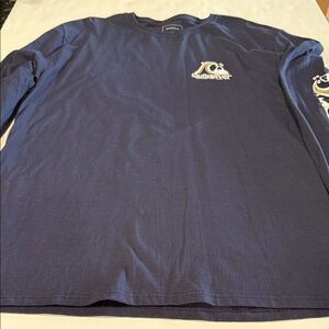 Quicksilver long sleeve men’s large T shirt. Never worn. In excellent shape.